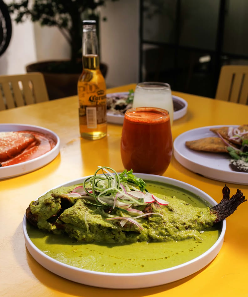 Mojarra frita bañada en salsa verde, Sibarita Campestre